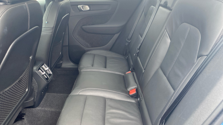 Volvo XC40 2.0 B4P Ultra Dark 5dr Auto Petrol Estate